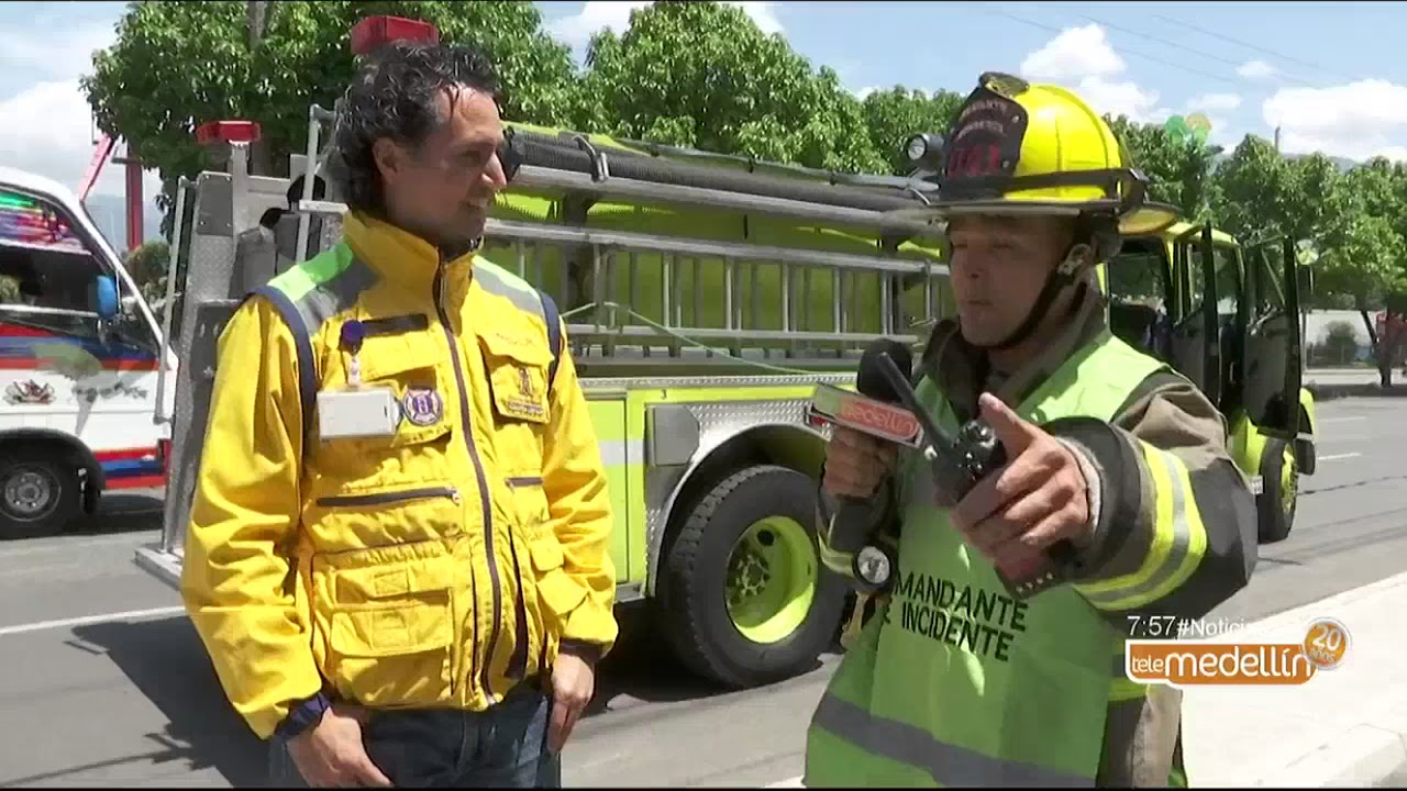 Entrevista de nuestro bombero reportero [Noticias] - Telemedellín - YouTube