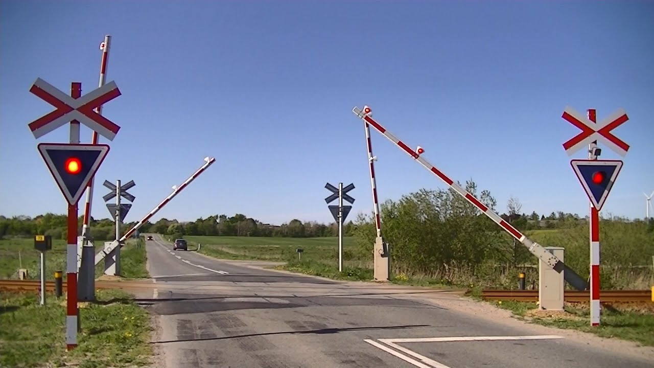 Spoorwegovergang Stoholm (DK) // Railroad crossing // Jernbaneoverskæring