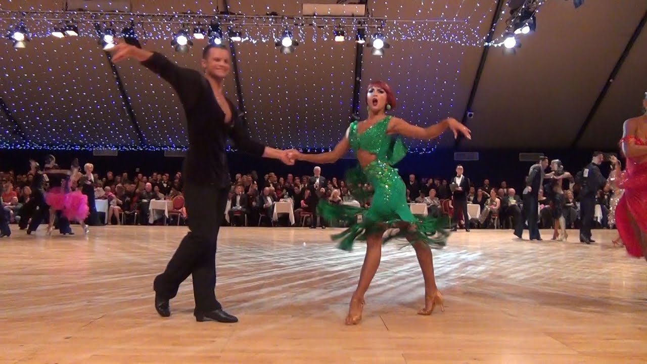 Justinas Duknauskas & Anna Melnikova - WDC World Championship Professional Latin 2014 - 1/4 Chacha