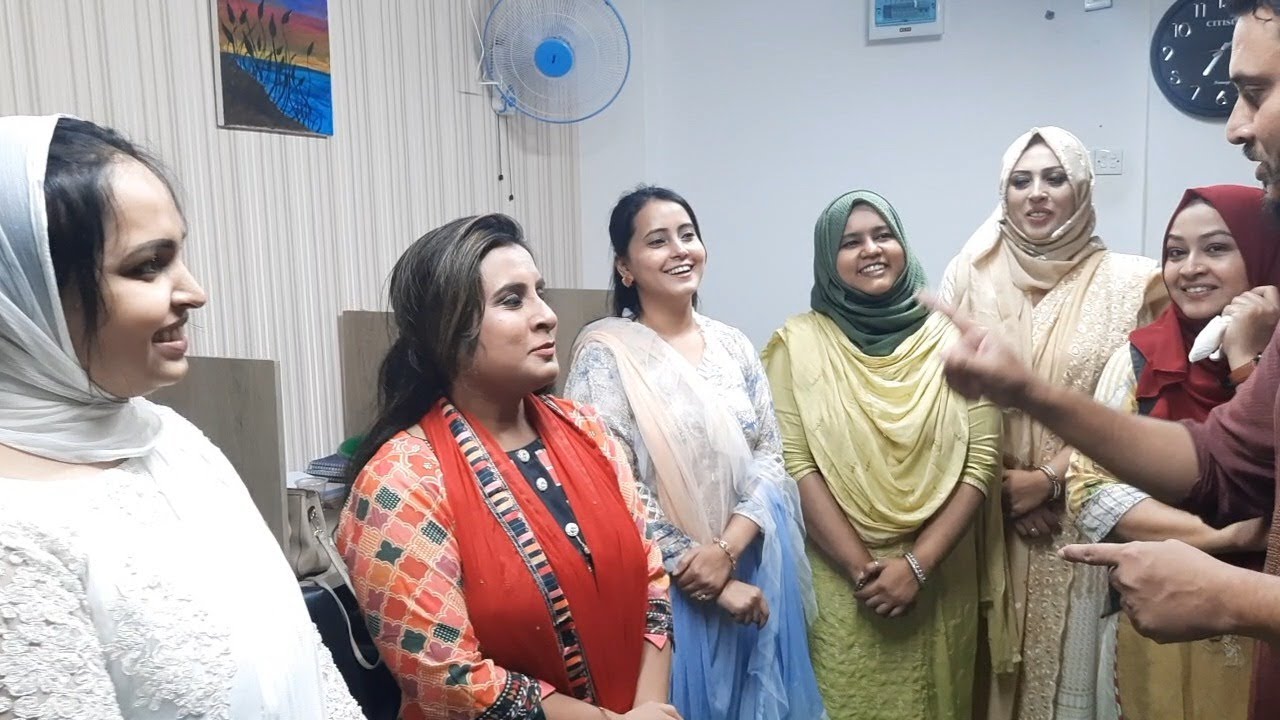 দেখুন পাত্র/পাত্রীর সাথে সরাসরি যোগাযোগের মাধ্যম।