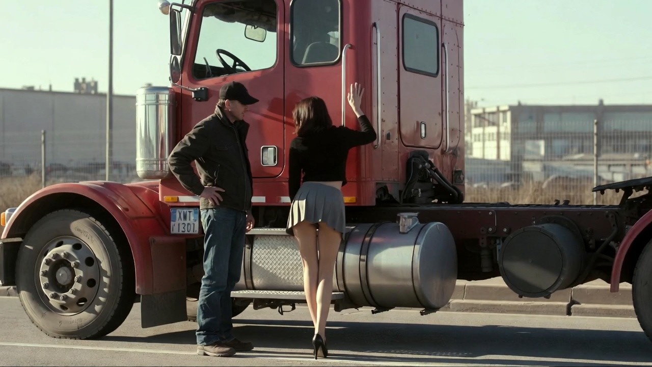 În fiecare noapte era pe pod. În fiecare noapte dispărea. Până în noaptea în care nu a mai dispărut.