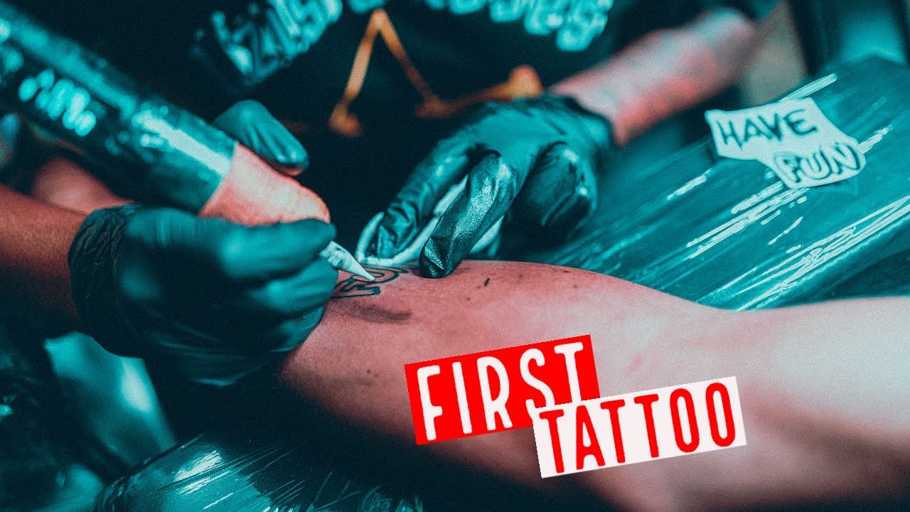 A TATTOO VLOG | Very PAINFUL FIRST TATTOO