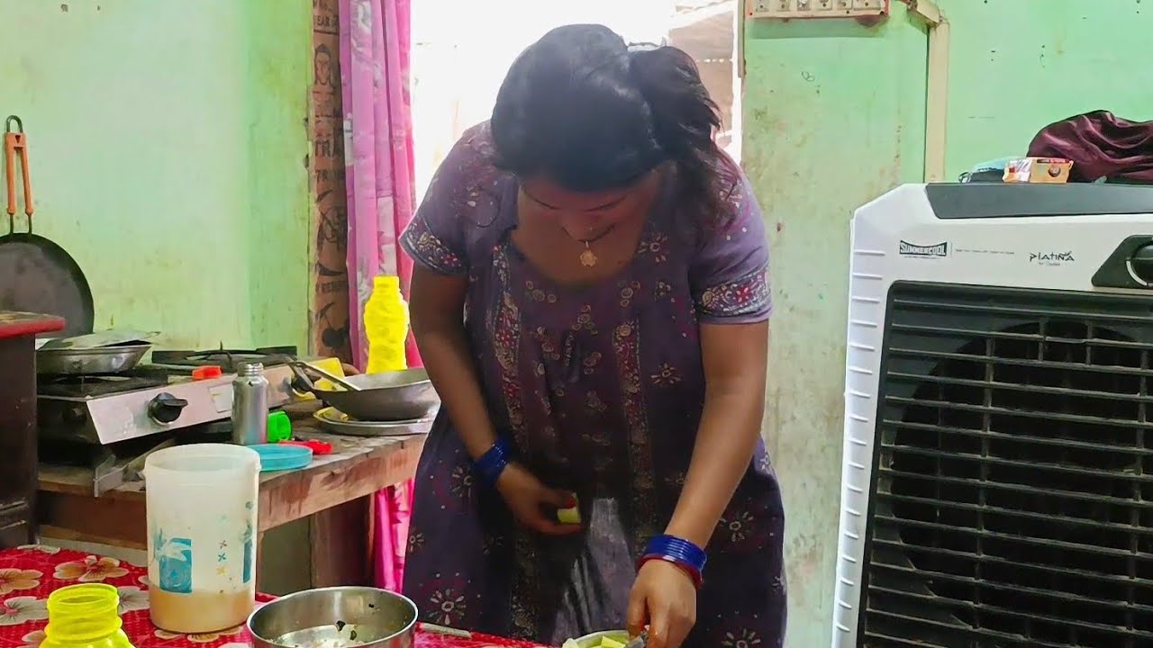 इतनी गरमी में बनाया चोखा बाटी | New Vlog Desi Bhabhi Family Video | #Desi_Bhabhi #Vlog #viralbhabh