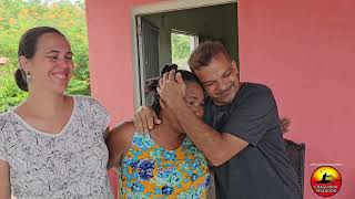 Maria sorridente Recebeu as visitas com muita alegria, almoço e lanche