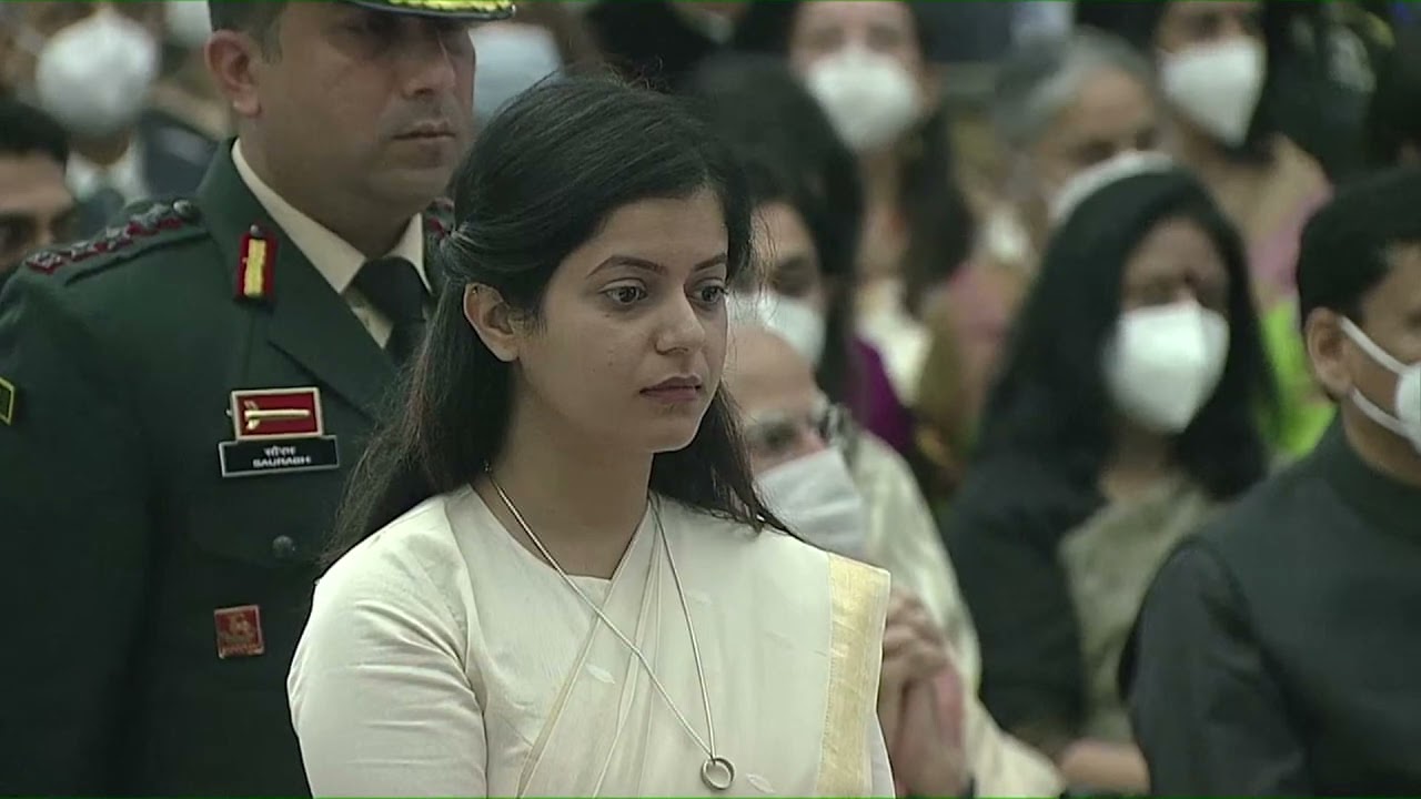 President Kovind presents Shaurya Chakra to Major Anuj Sood, 21st Battalion, Rashtriya Rifles