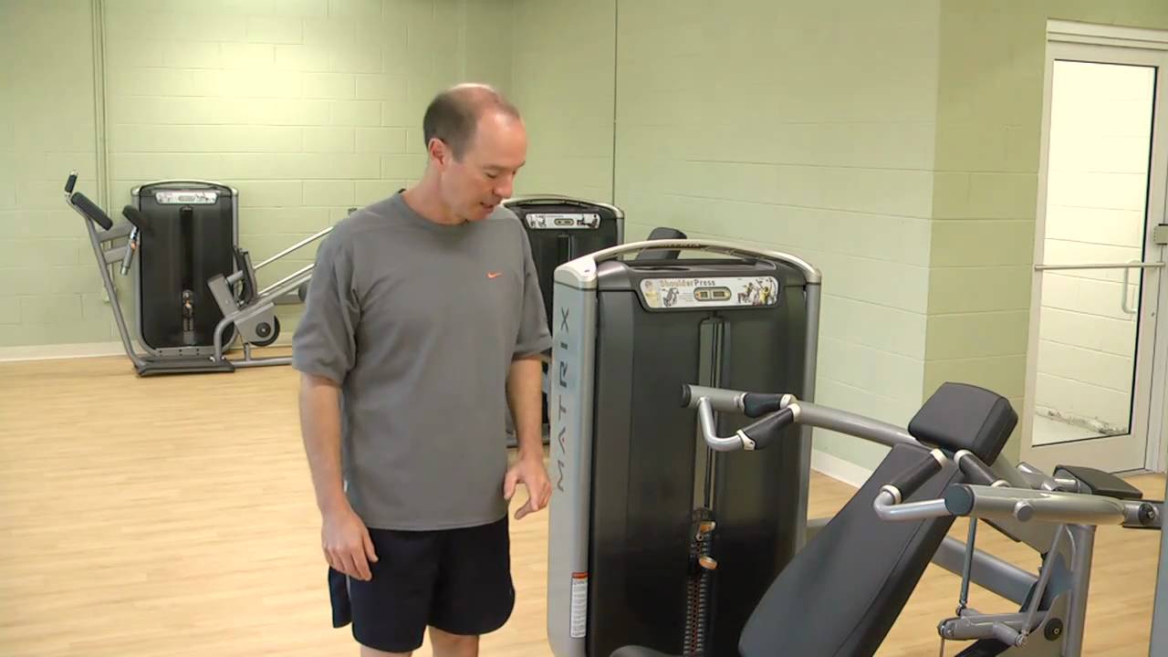 How to Use the Lap Pulldown Machine at the Belhaven University Fitness ...