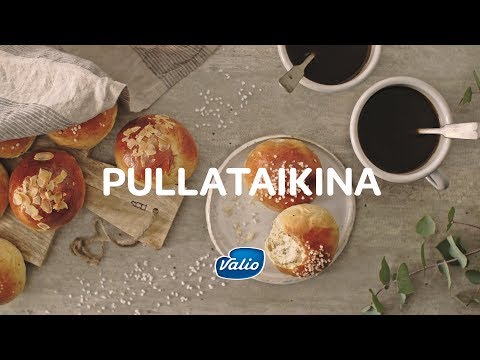 Tällä videolla näytämme, miten kreemikakkuun saa tasaisen pinnan ja miten kakku koristellaan valuval. 