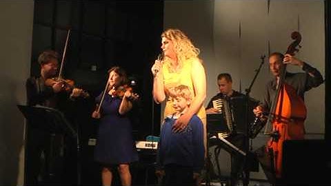 Oyfn Weg Shteyt a Boym, Shtetl Band Amstedam and Lucette van den Berg Yiddish Village Klezmer