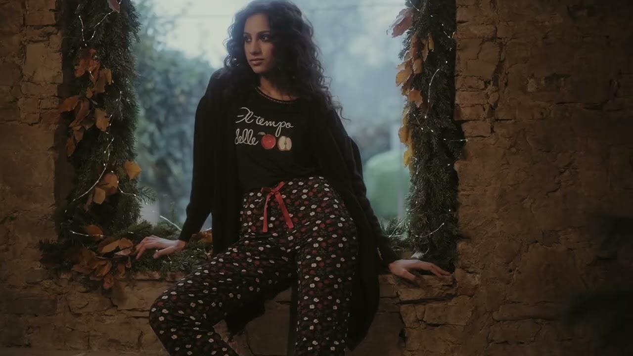 Scopri la Collezione Natalizia di Pigiami Donna per una Notte di Feste Indimenticabile!