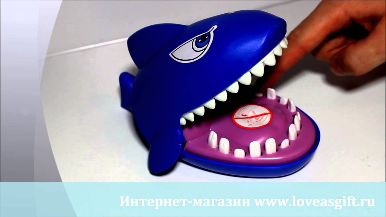 Игрушка мерседес акула