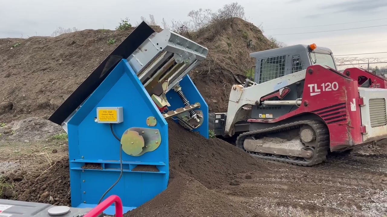 DeSite SLG 68V Topsoil Screener that can screen gravel and sand