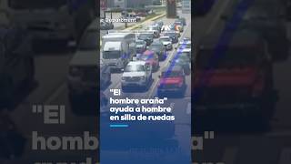 Spiderman ayuda a cruzar la calle a hombre en silla de ruedas en Arkansas 🇺🇸🤝