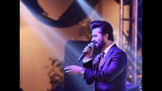 Din dhal jaye + kya hua tera wada - atif aslam live at the wedding in
lahore last night. suscribe for more :)