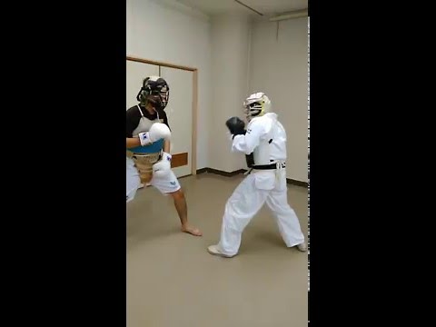 実践拳法教室佐藤塾での練習(岡田VS白井初段）
