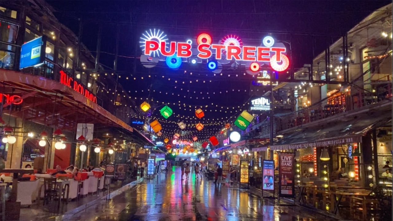 walking-in-the-rain-at-pub-street-siem-reap