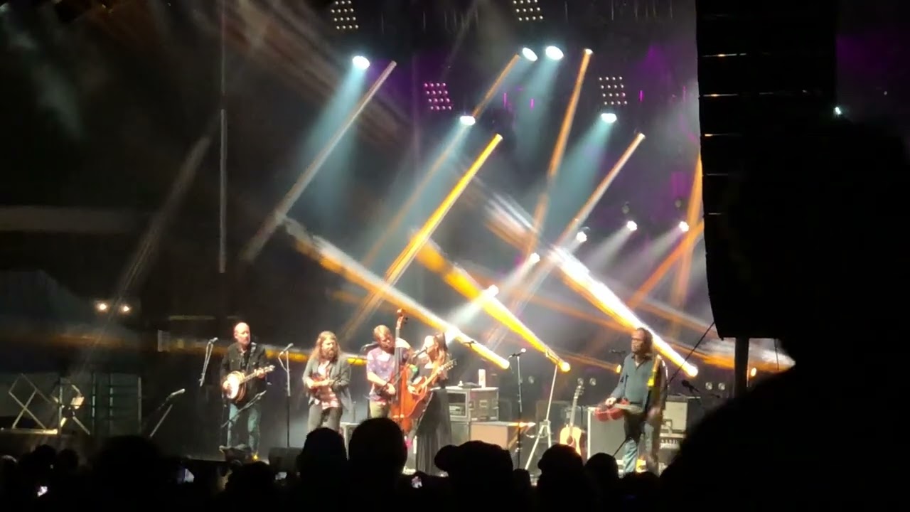 Ver Greensky Bluegrass with Lindsay Lou “Everything Changed” Camp Greensky, 2022 no YouTube Ver Greensky Bluegrass with Lindsay Lou “Everything Changed” Camp Greensky, 2022 no YouTube