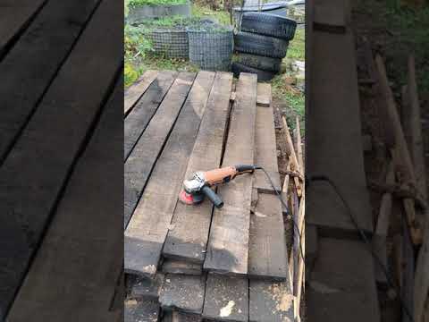 Показываю браширование древесины) Обработка досок болгаркой с щёткой) #shorts