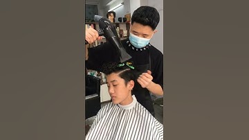 Uốn phồng sóng cho kiểu tóc Layer. #hoanganhbarbershop #hoanganhbarber #layer #uonphong