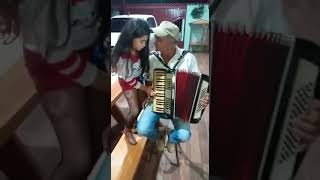Sanfona Avo E Neta Tocando