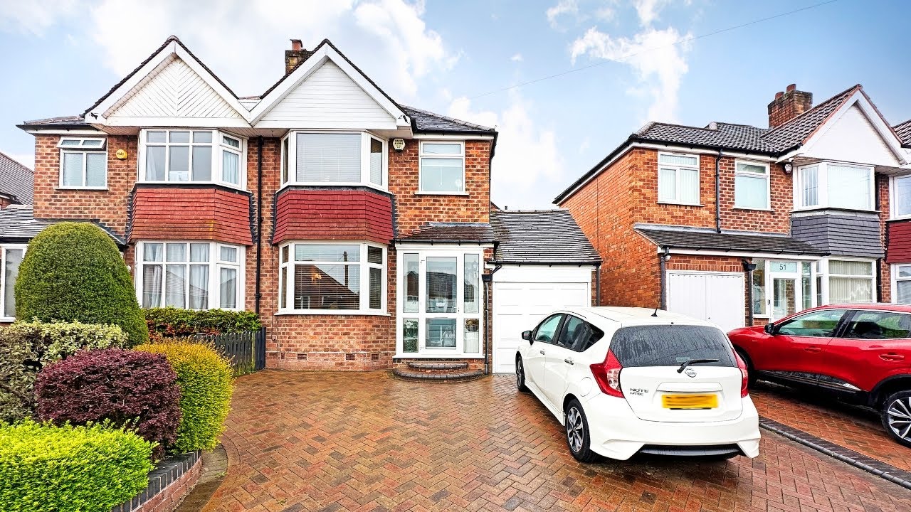 Impressive three bedroom semi detached property - Arundel Crescent - £339,950