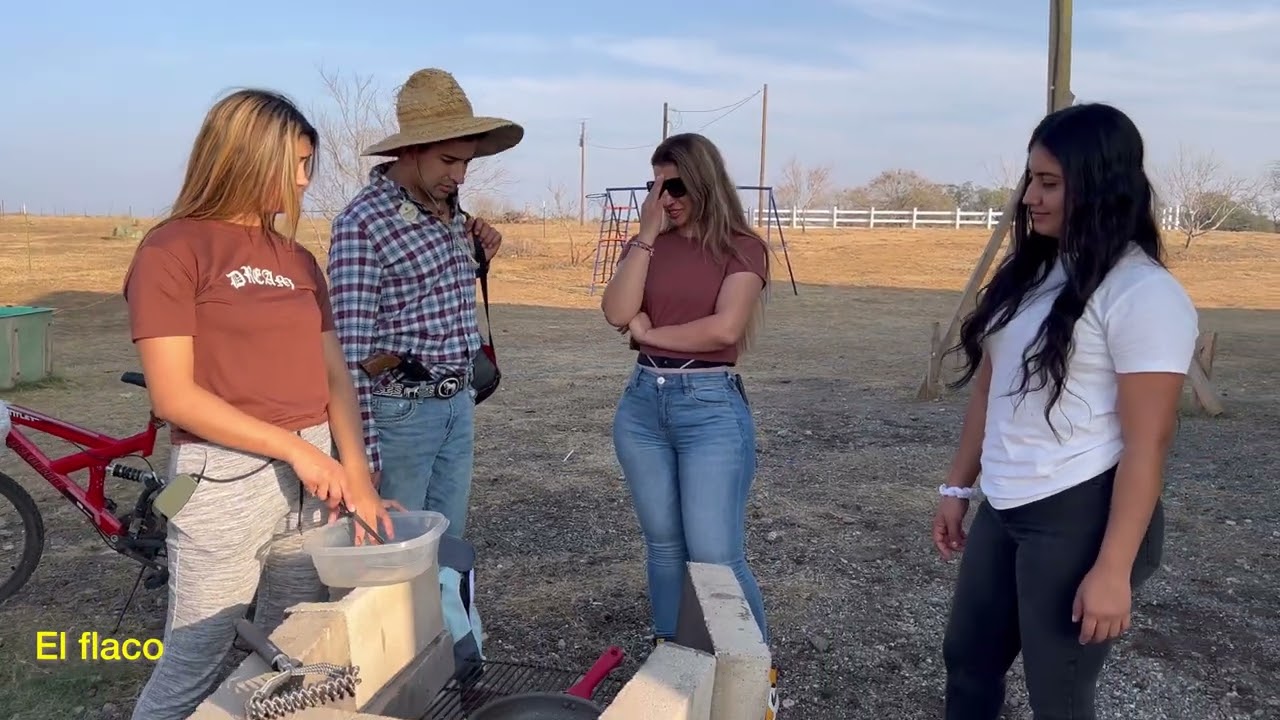 Cuando las que trabajan en cuidad llegan al pueblo