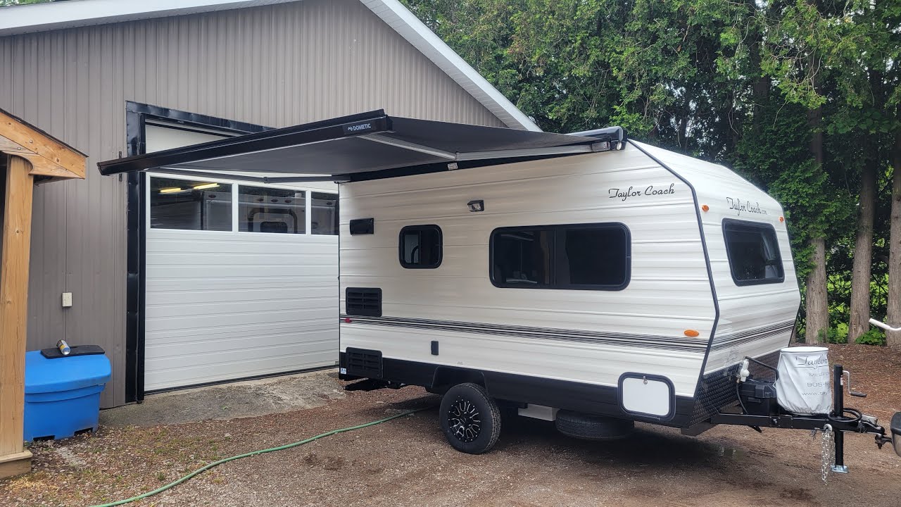 Taylor Coach 14’ RD twin bed