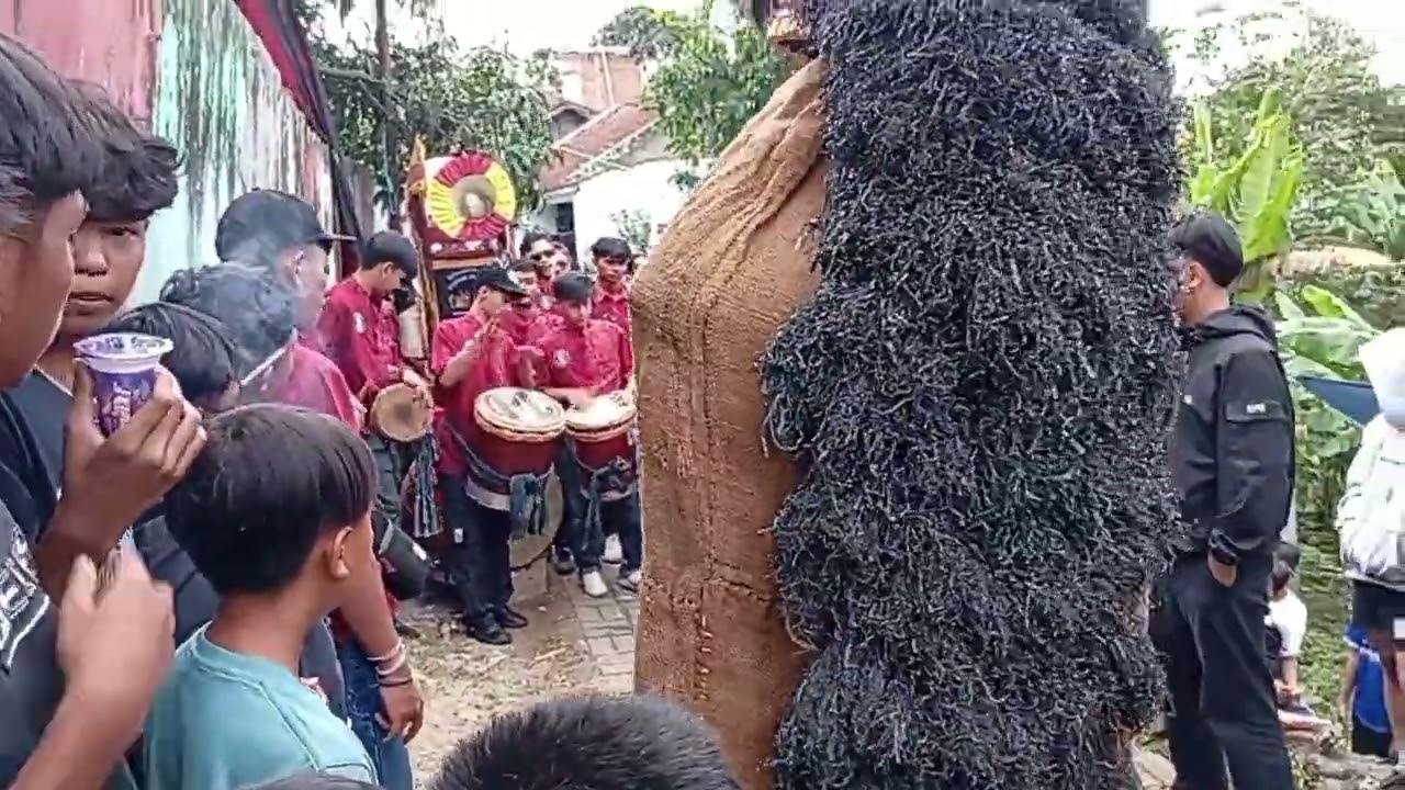 BUBUKA SENI REAK PUTRA LUMIGAR DI CIGENDING