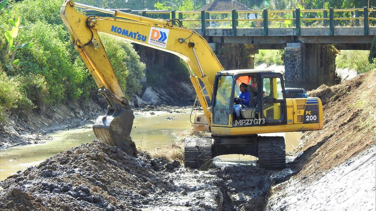 Digger Excavator Clearing The River Bank Komatsu PC200 - YouTube