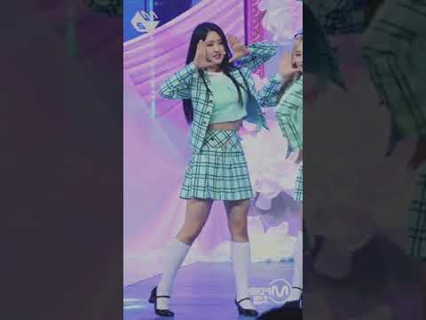 LOONA YYXY - Love4eva (Olivia Hye Focus) Mirrored