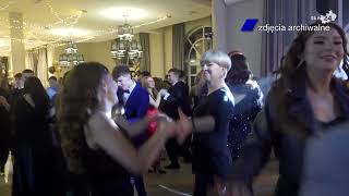 Studniówki 2026 W Naszym Regionie. Maturzyści Z Pięciu Szkół Powiatu Koneckiego Zatańczą Poloneza