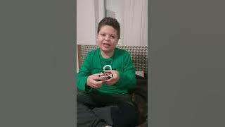 Leka tried US candies 🍬 for the first time