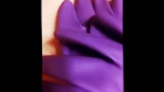 紫の手袋