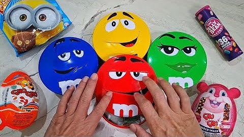 ASMR Tapping & Crinkling on M&M
