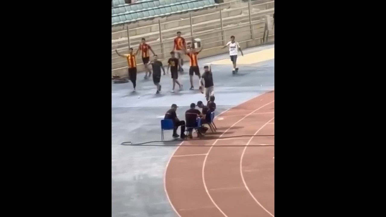 فرار جماهير الترجي وفي ملعبهم رادس امام فدا.ئيو الوداد 🥷🏻🇮🇩🫵🏻🏃🏻