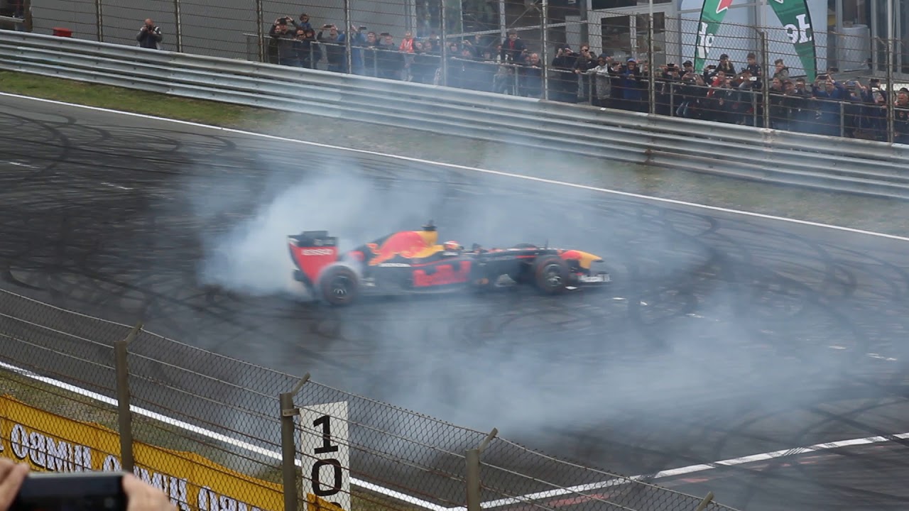 Burnout / donut of Pierre Gasly and Max Verstappen joining him in the Tarzan corner
