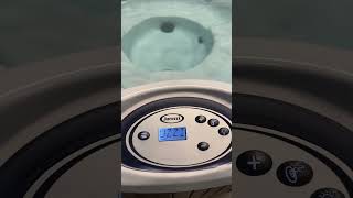 J-210™ CLASSIC ROUND HOT TUB