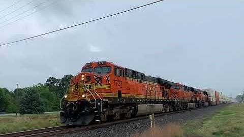 NS 264 speeds out of Greer, SC in the rain