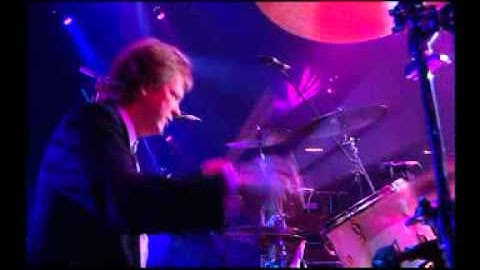 MUD - THE CAT CREPT IN