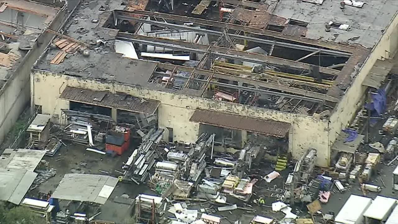Los Angeles area hit by possible rare tornado - YouTube