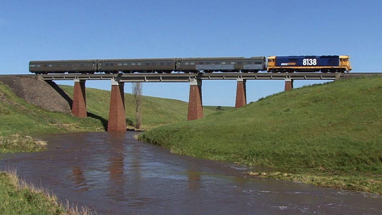 GE and EMD Diesels on the Western Plains: Australian Trains
