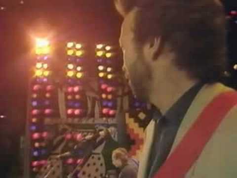 Dire Straits & Eric Clapton - Walk of Life [Wembley -88]