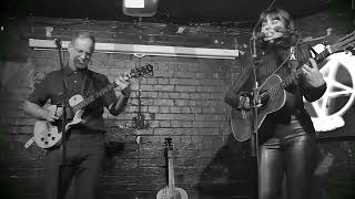 Lera Lynn - Standing on the Moon, live at The Slaughtered Lamb, London