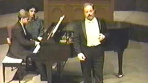 Joseph Shore sings O sole mio