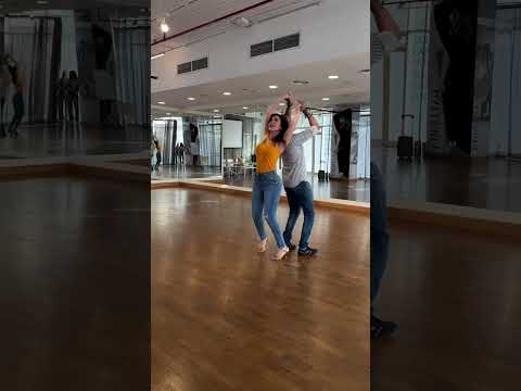 نسرين طافش ترقص لاتيني