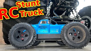 Extreme RC Stunt Truck