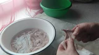 видео: Как почистить свиные кишки легко и просто. картинка: Как почистить свиные кишки легко и просто.