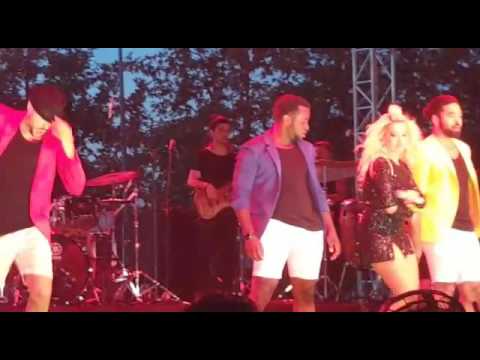 Hadise yine çok güzel dans ediyor