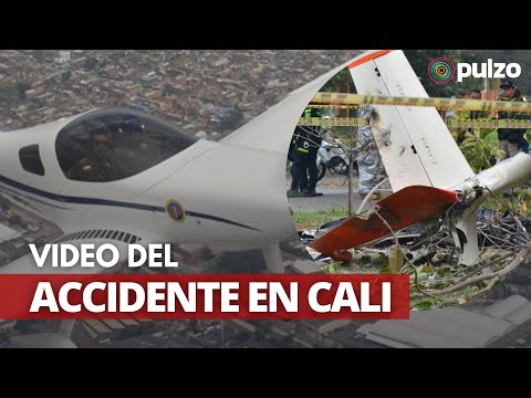 Imágenes de la avioneta que cayó en plena vía de Cali; se reporta un muerto y un herido | Pulzo