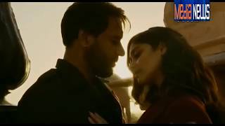 Ajay Devgan And ileana dcruz HOT KISSING From Badeshaho