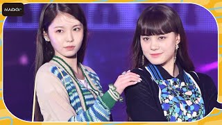 「NiziU」AYAKA、NINAトップにガルアワ開幕！美脚見せコーデで大歓声のなかウオーキング